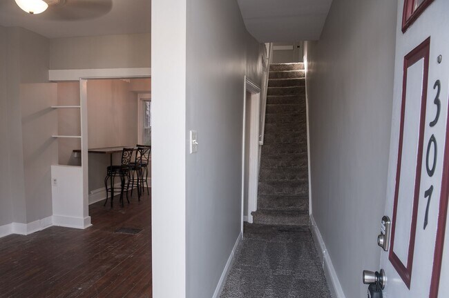 Building Photo - 4 Bedroom on Muench