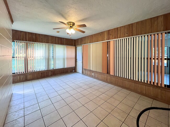 Foto del edificio - 3BR/2BA on 2 Acres in Micanopy