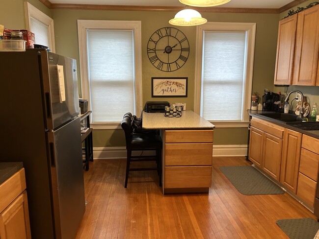 Building Photo - 32 W 4th St