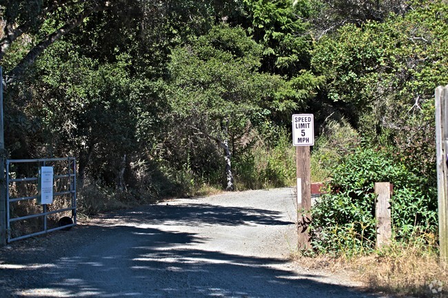 Foto del edificio - 3755 Shoreline Hwy
