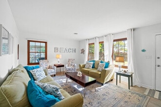 Building Photo - 114 Loizos Dr NW