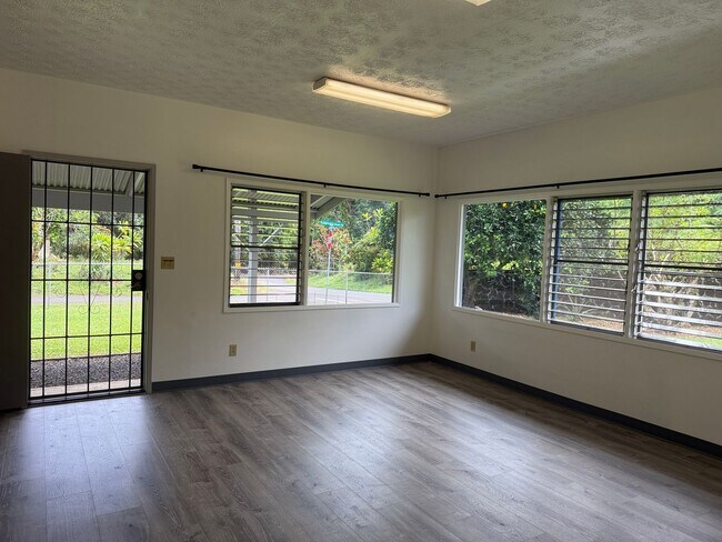 Foto del edificio - Updated Home near Pepe'ekeo Park!