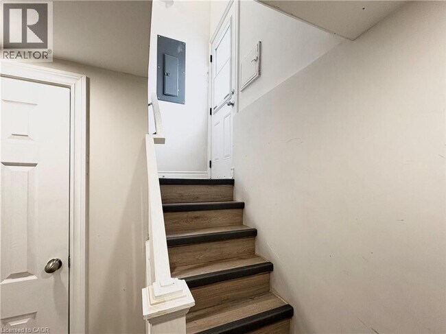 Building Photo - 76 William St