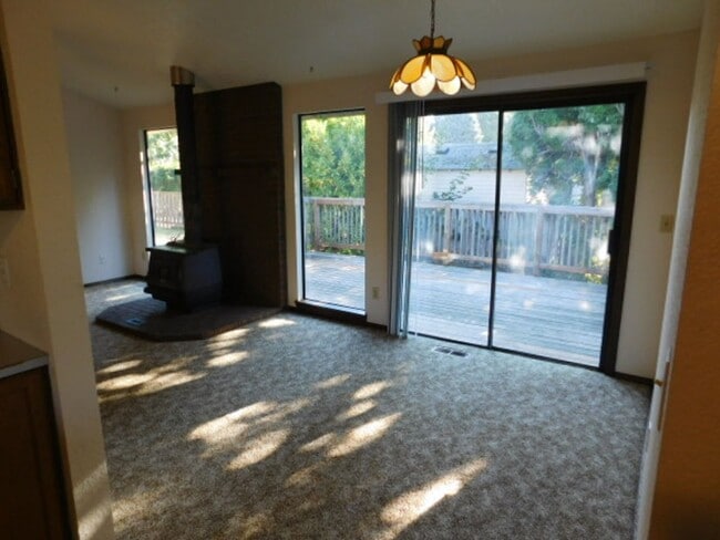 Building Photo - 3Bd/1.5Ba Single Story House -  Available ...