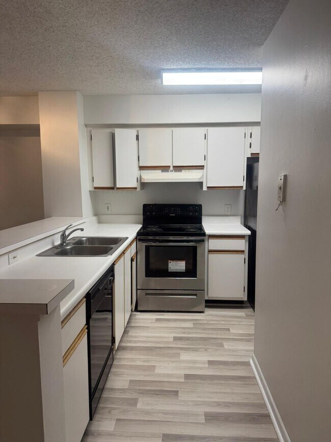 Foto del edificio - 560 S Park Rd