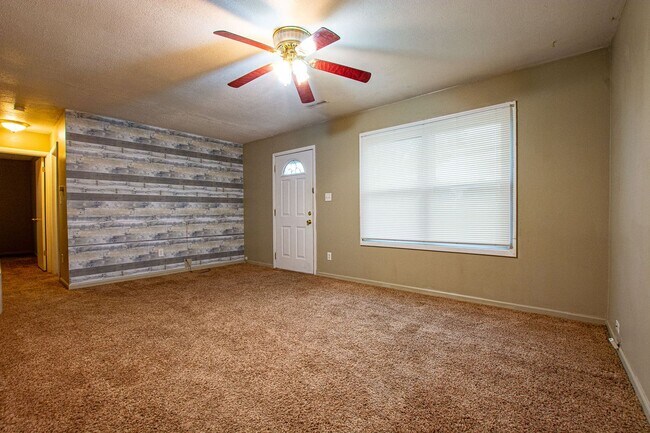 Foto del edificio - 2 Bedroom / 1.5 Bath Home in Carter Lake!