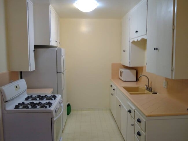 Kitchen - 1311 E 1st St