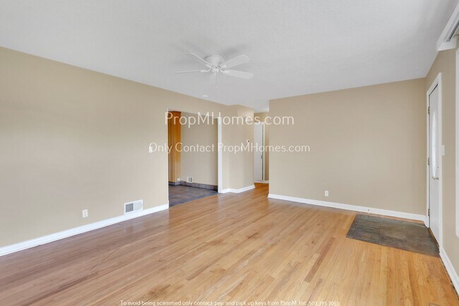 Building Photo - Charm in the Heart of Gladstone, Four Bedr...
