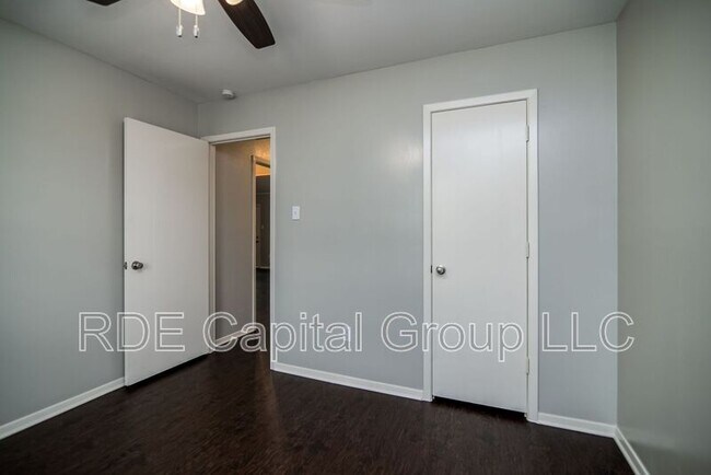 Foto del edificio - 709 Parkview Dr