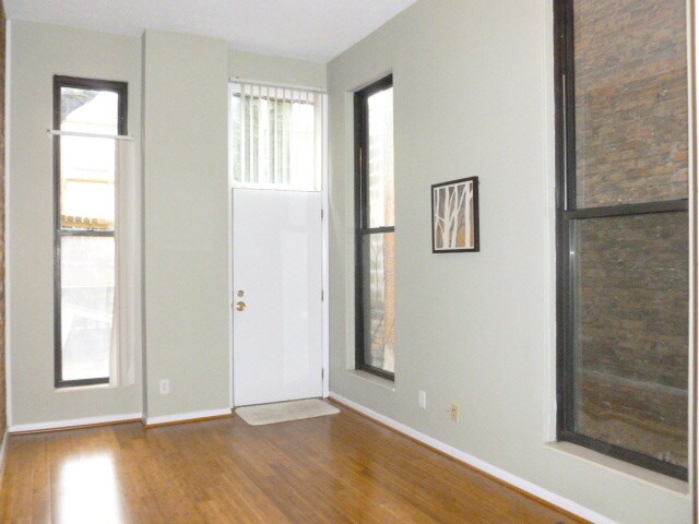 Building Photo - 435 Hopkins St
