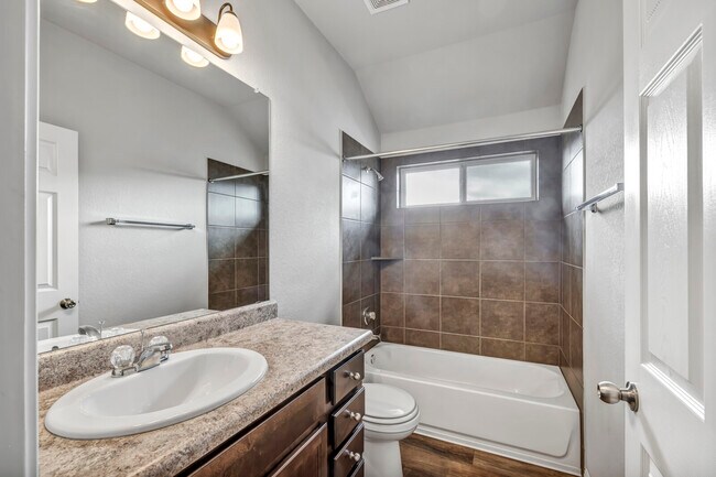 Building Photo - 539 Merlin Ln