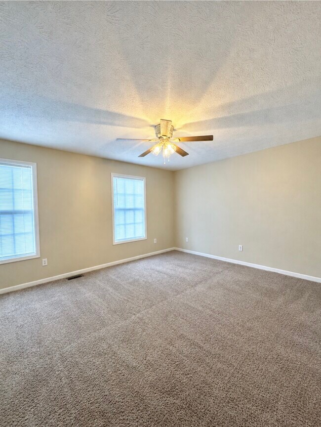 Building Photo - 634 Hampton Way