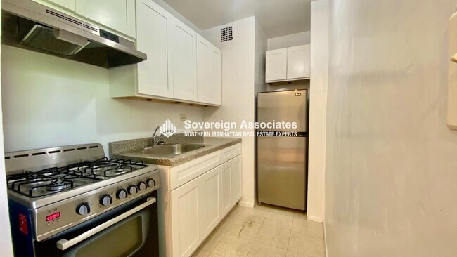 Foto del edificio - 6645 Broadway