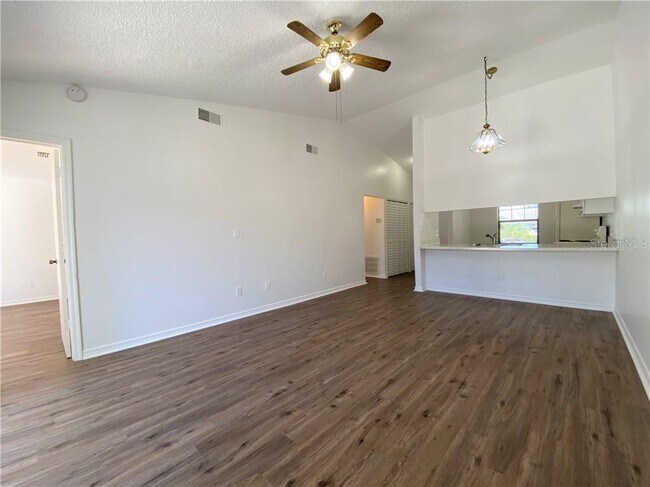 Building Photo - 1376 Hendren Dr
