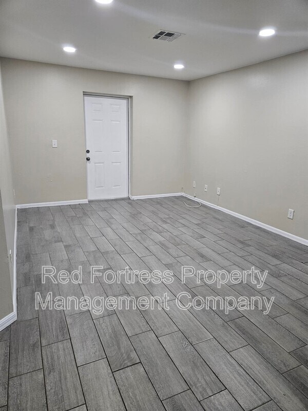 Foto del edificio - 4514 Leonard Blvd S