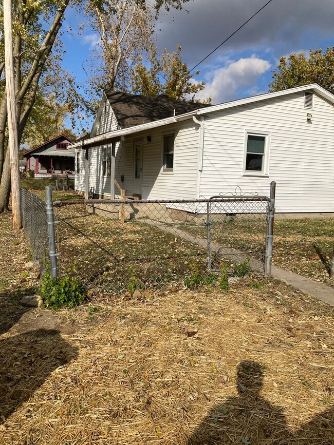 Building Photo - Newly remodeled 3 bedroom