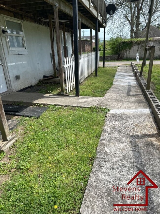Building Photo - 1207 Holly Ave