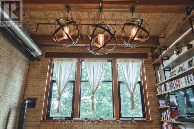 Photo du bâtiment - 371 Wallace Ave