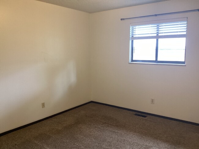 Building Photo - 813 Pine Ave