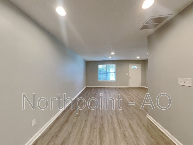 Building Photo - 5671 Pine Gate Dr