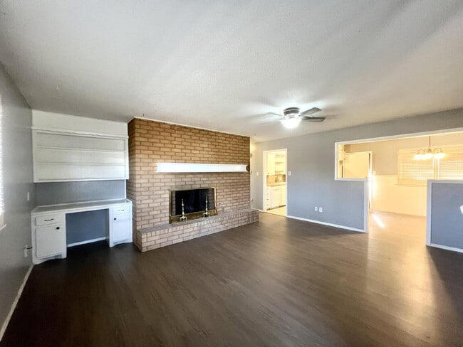 Foto del edificio - 6903 Hartford Ave