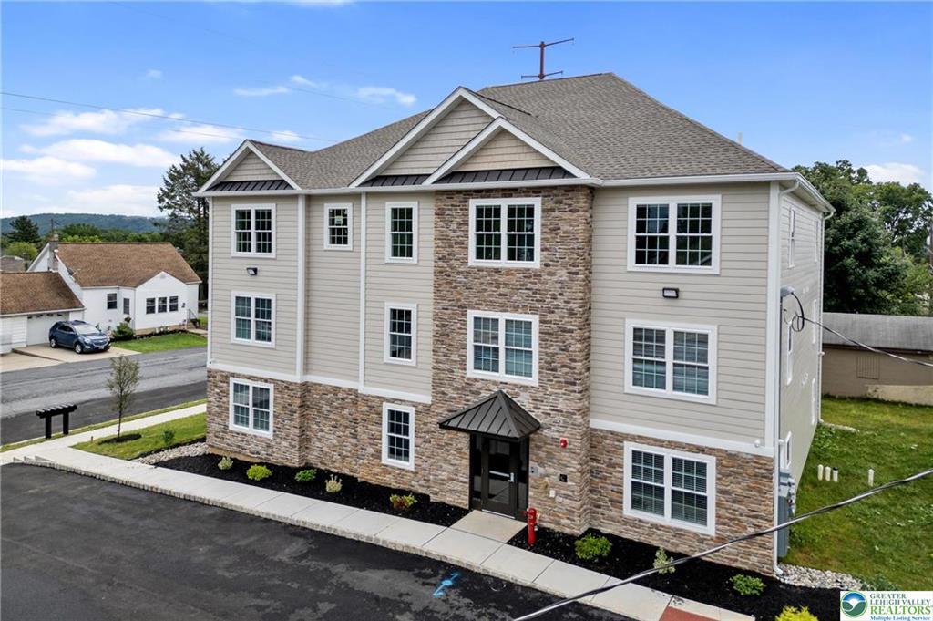 Foto principal - 2039 Clermont St