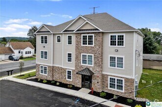 Building Photo - 2039 Clermont St