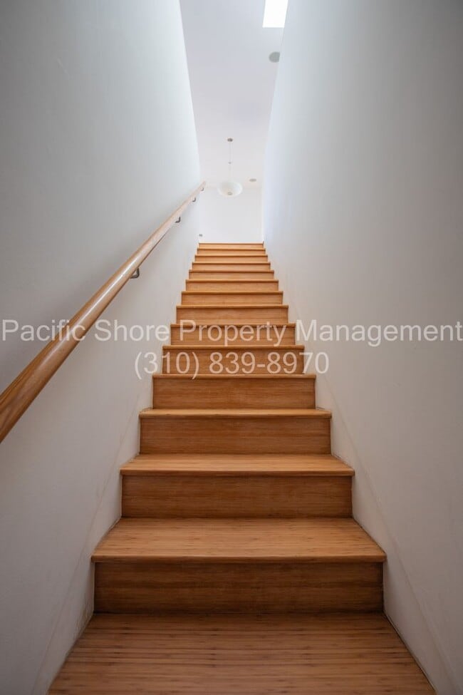 Foto del edificio - 543 Rose Ave