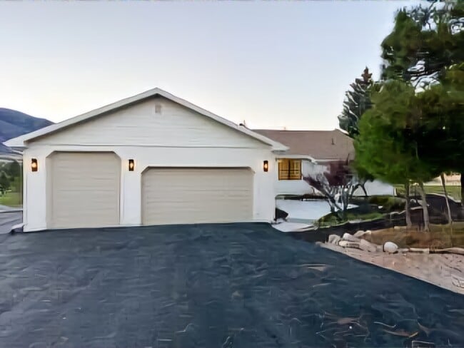 Building Photo - 3425 Fuller Dr