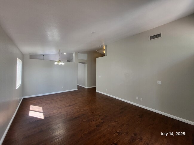 Building Photo - 634 Holly Bush Ct