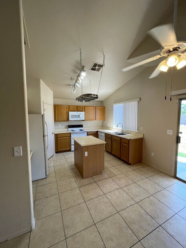 Foto del edificio - 5311 N 104th Dr