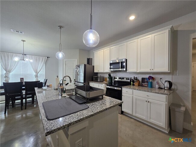 Foto del edificio - 1051 LEXINGTON Dr