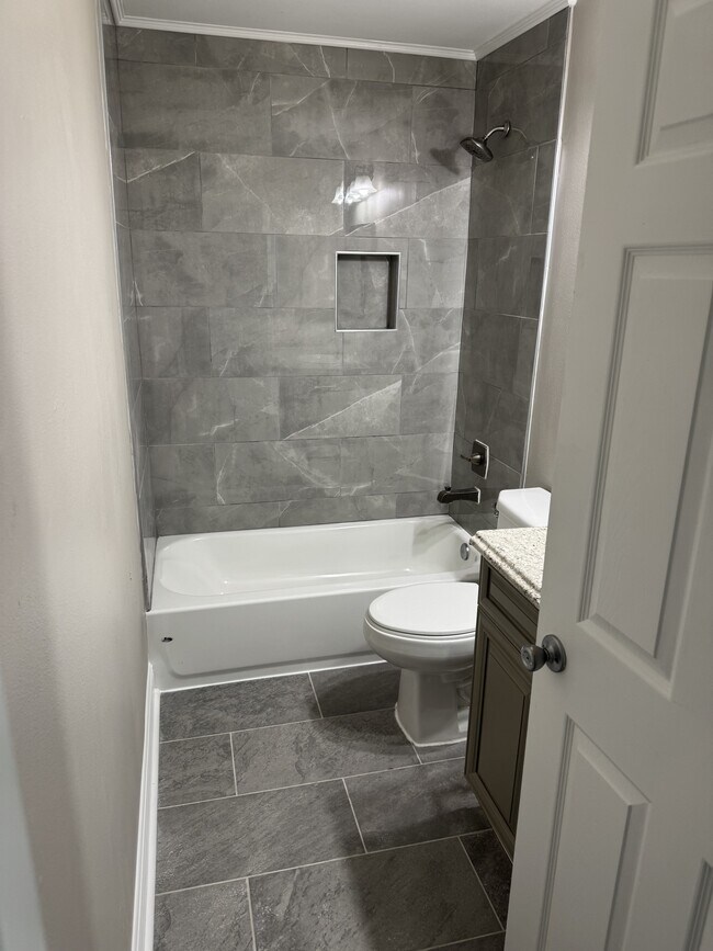 Foto del edificio - 212 Hazelnut St