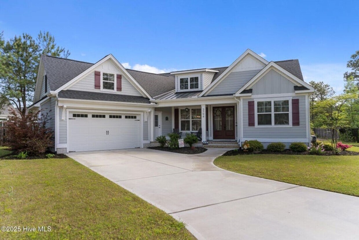Foto principal - Welcome to this stunning 4-bedroom, 3.5-ba...
