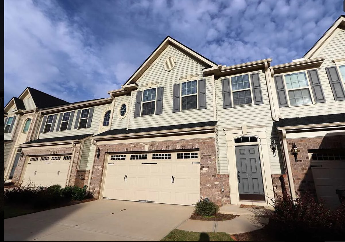 Building Photo - 305 Corday Ln