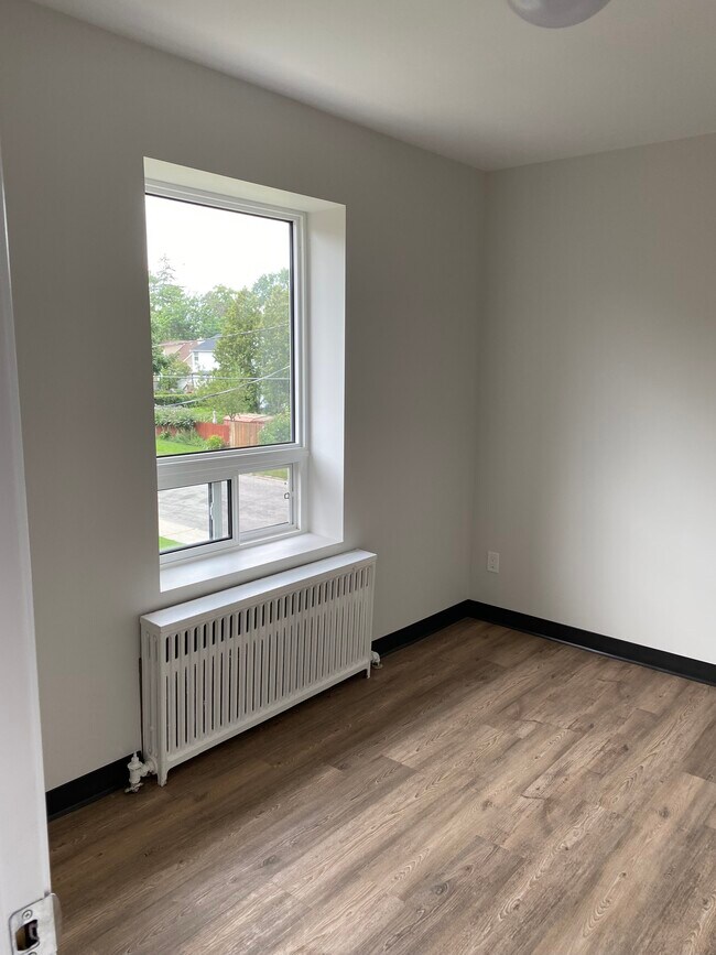Building Photo - 2 Bedroom - Woodward Ave