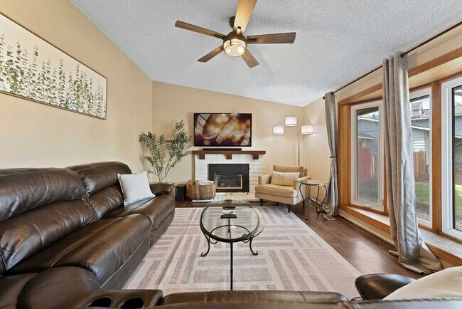 Building Photo - 1191 Los Amigos Dr