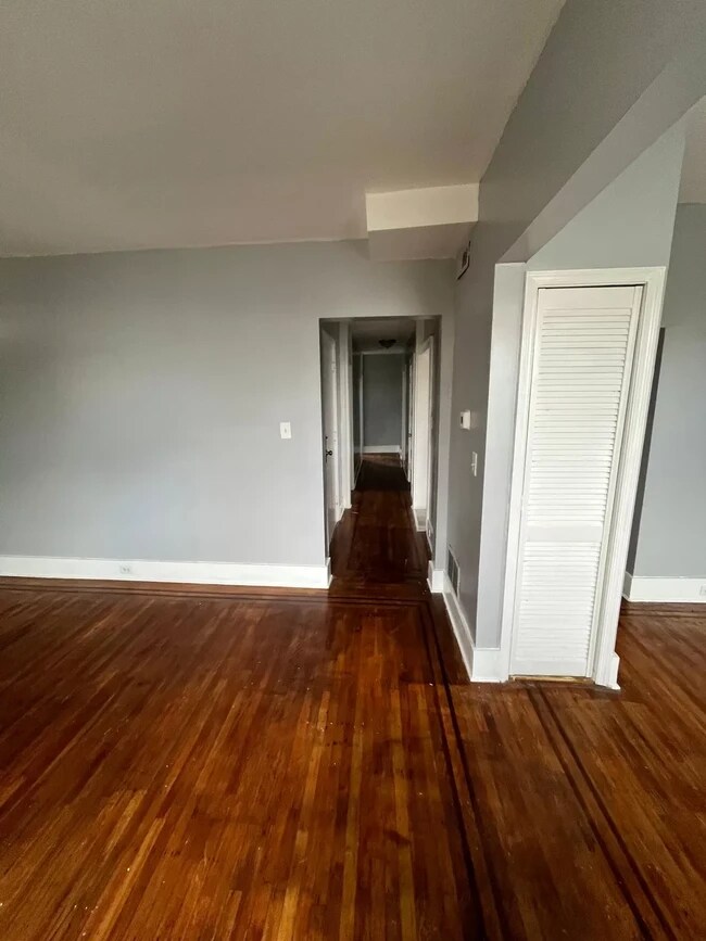 Hallway - 4100 W Forest Park Ave