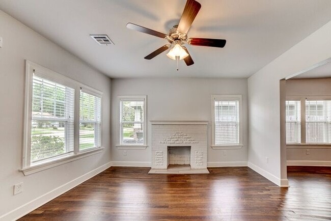 Foto del edificio - Charming 1920s Home - Fully Renovated
