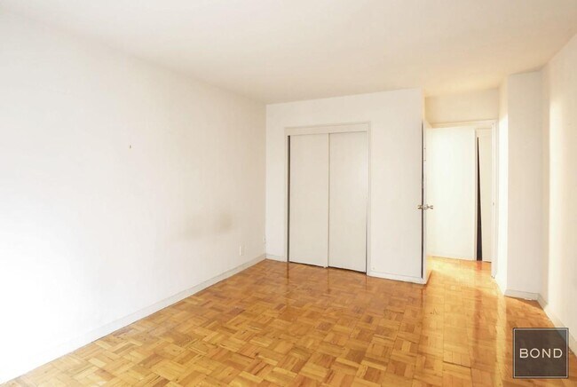 Building Photo - 340 E 74th St