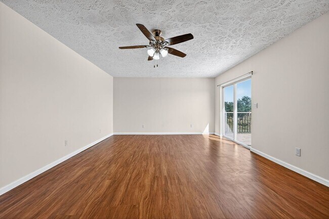 Foto del edificio - 16200 Round Mountain Rd