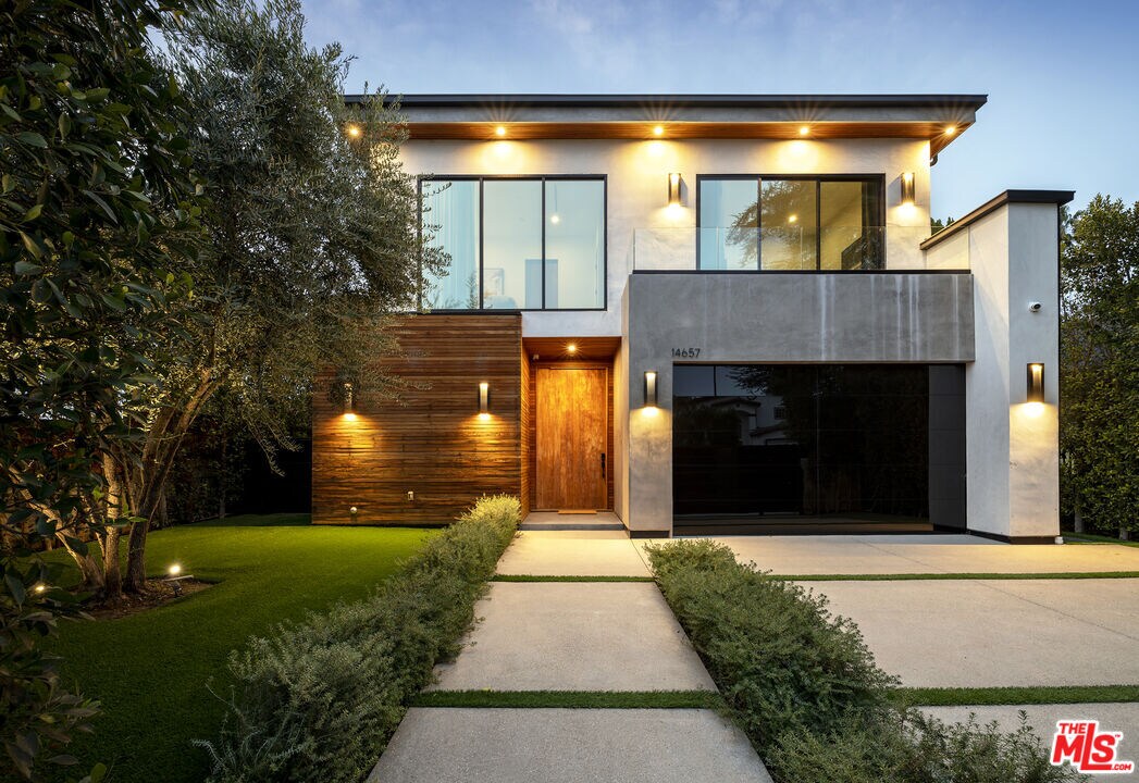 Foto principal - 14657 Addison St
