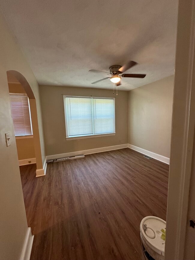 Building Photo - 107 Mitchell St