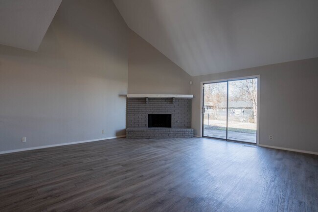 Building Photo - E 59th St Duplex