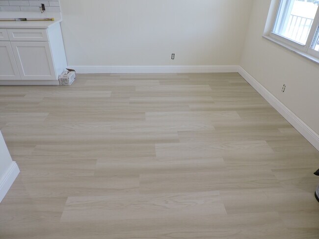 Foto del edificio - 3111 Gardens East Dr