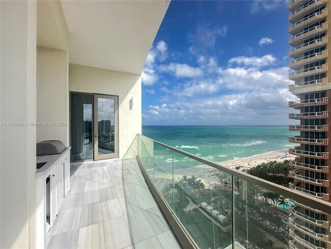 Foto del edificio - 17901 Collins Ave