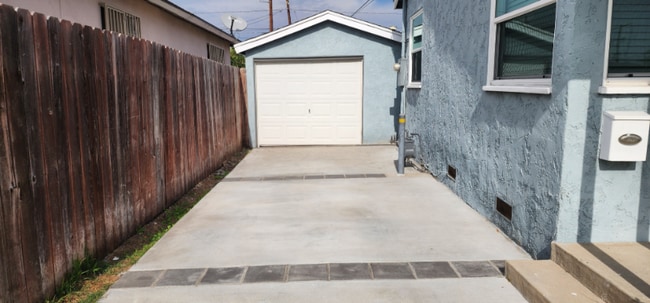 Building Photo - 3211 W 132nd St