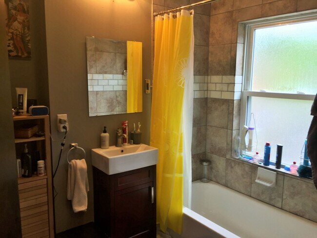 Foto del edificio - 6329-6331 Bartlett