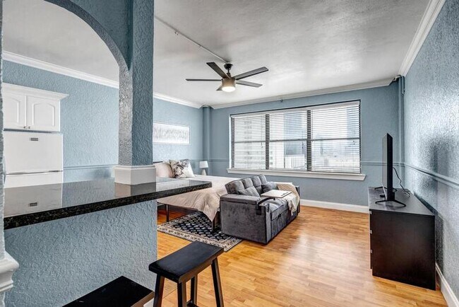 Photo - 311 W Ashley St Apartment