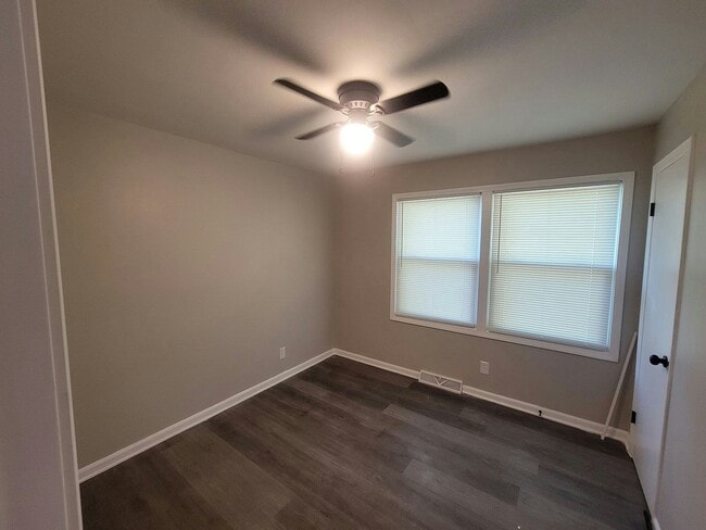 Building Photo - 3208 Shallowford Dr
